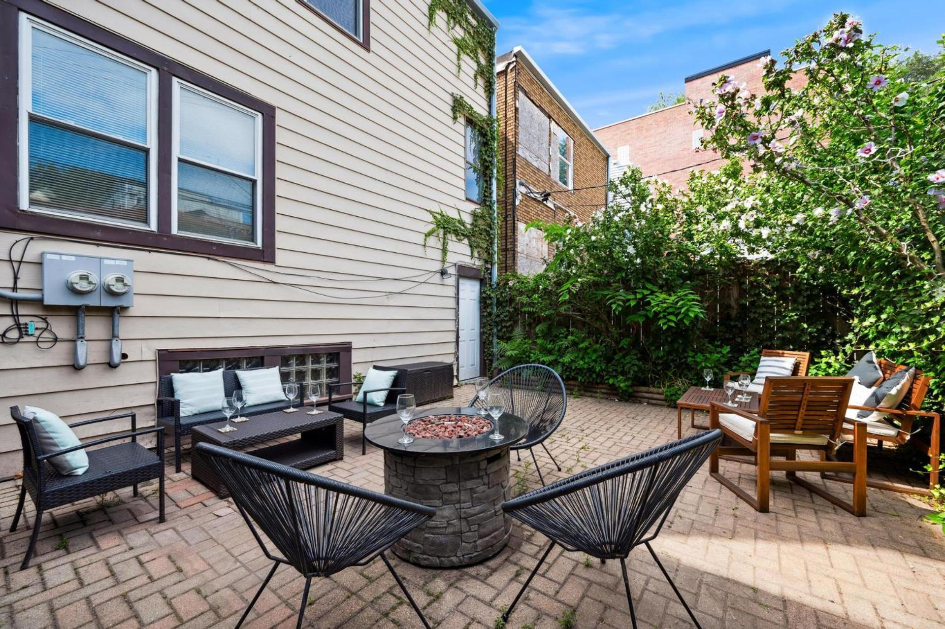 Wrigley 2br, 1ba With Free Parking Apartment Chicago