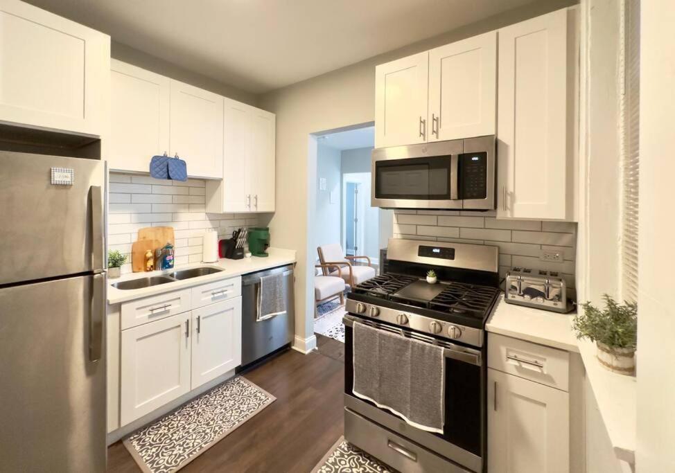 Modern 2br, Ideal Location Near Local Spots