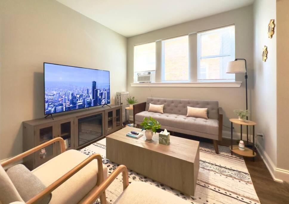 Apartment Modern 2br, Ideal Location Near Local Spots