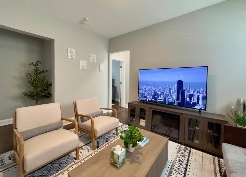 Modern 2br, Ideal Location Near Local Spots * Chicago