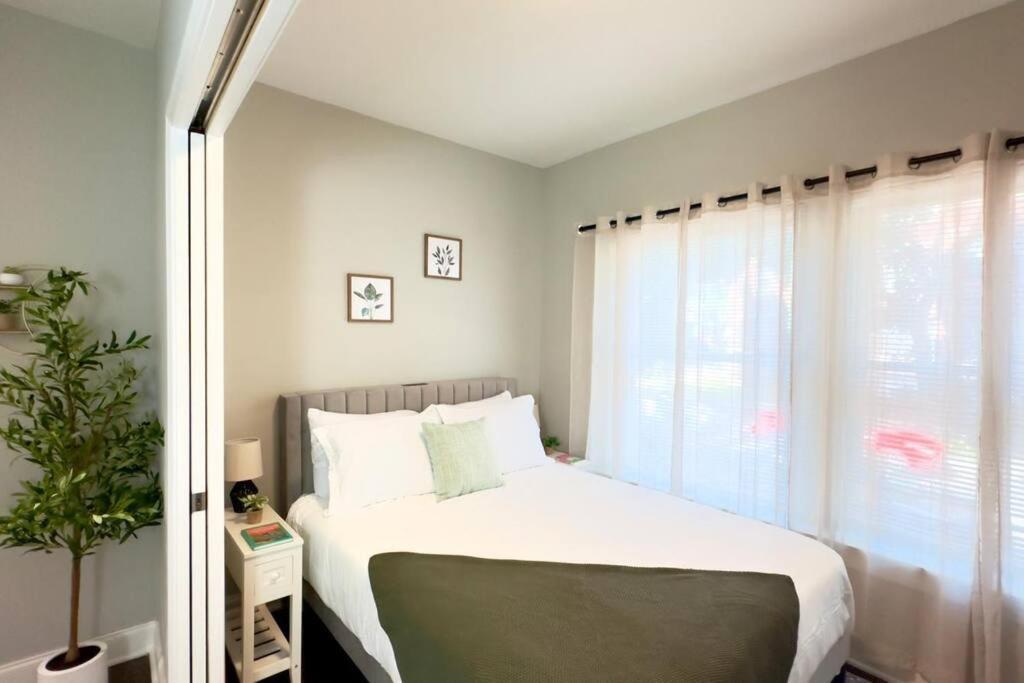 Apartment Modern 2br, Ideal Location Near Local Spots Chicago