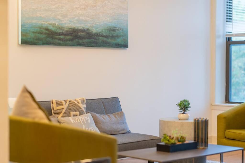 3br Prime Hyde Park Location Near Uchicago And Dining Apartment