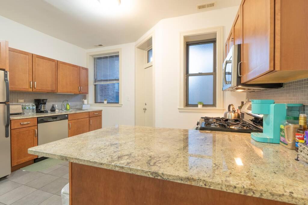 3br Prime Hyde Park Location Near Uchicago And Dining Apartment