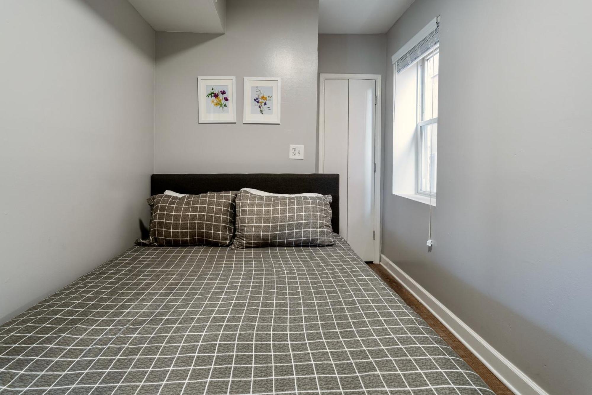 Stylish & Bright Gem Overlooks Lovely Park With Great Amenities * Chicago