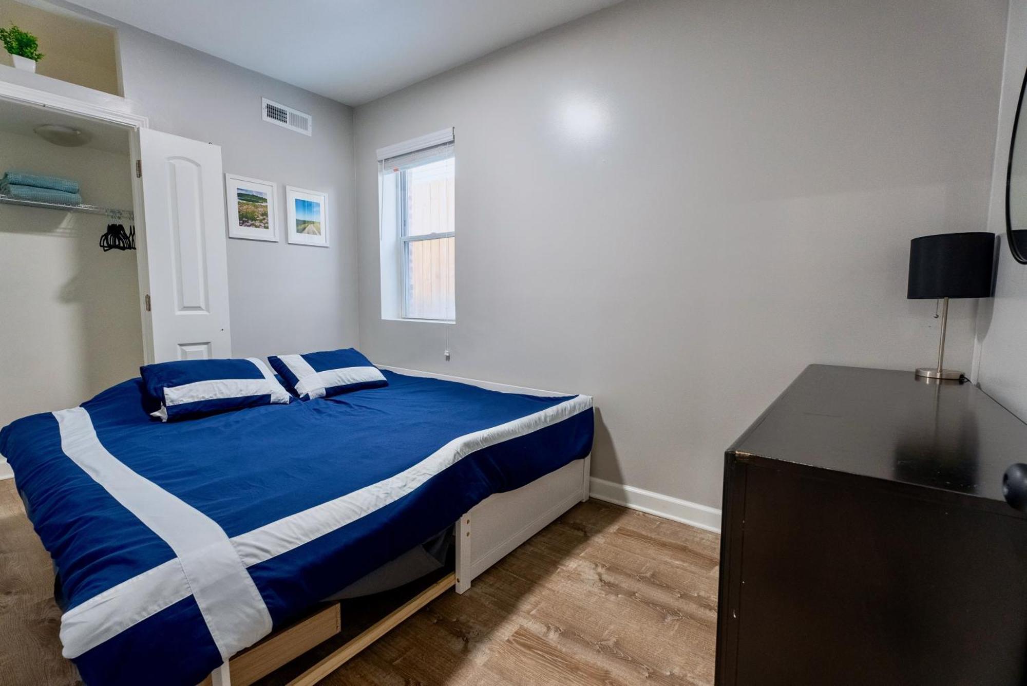 Apartment Stylish & Bright Gem Overlooks Lovely Park With Great Amenities