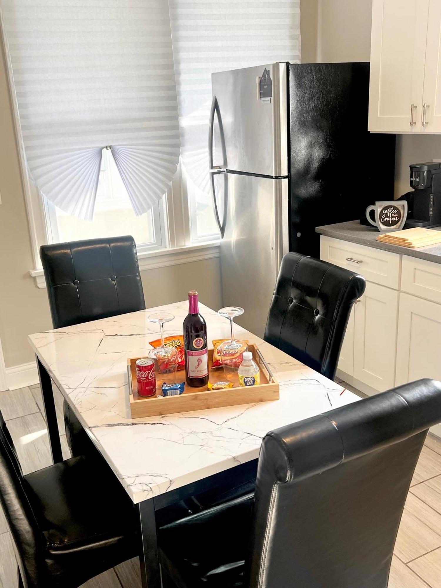 Cozy 10 Mins To Midway Airport & Downtown Apartment Chicago