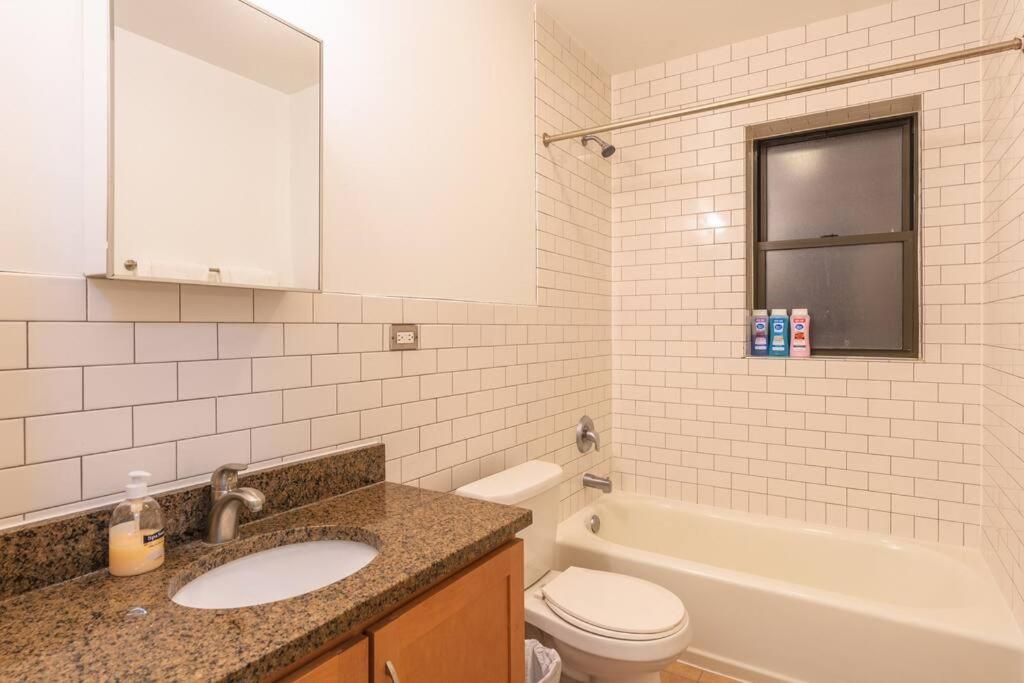 Cozy 3br Hyde Park Oasis Near Uchi, Shops & Dining Apartment Chicago