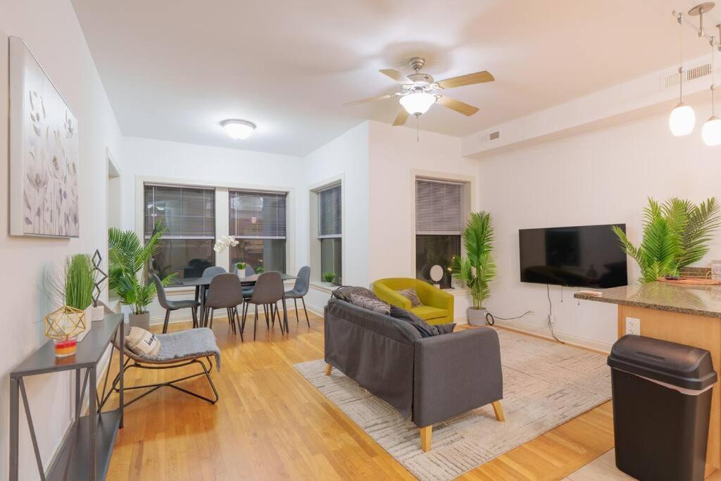 Cozy 3br Hyde Park Oasis Near Uchi, Shops & Dining Chicago