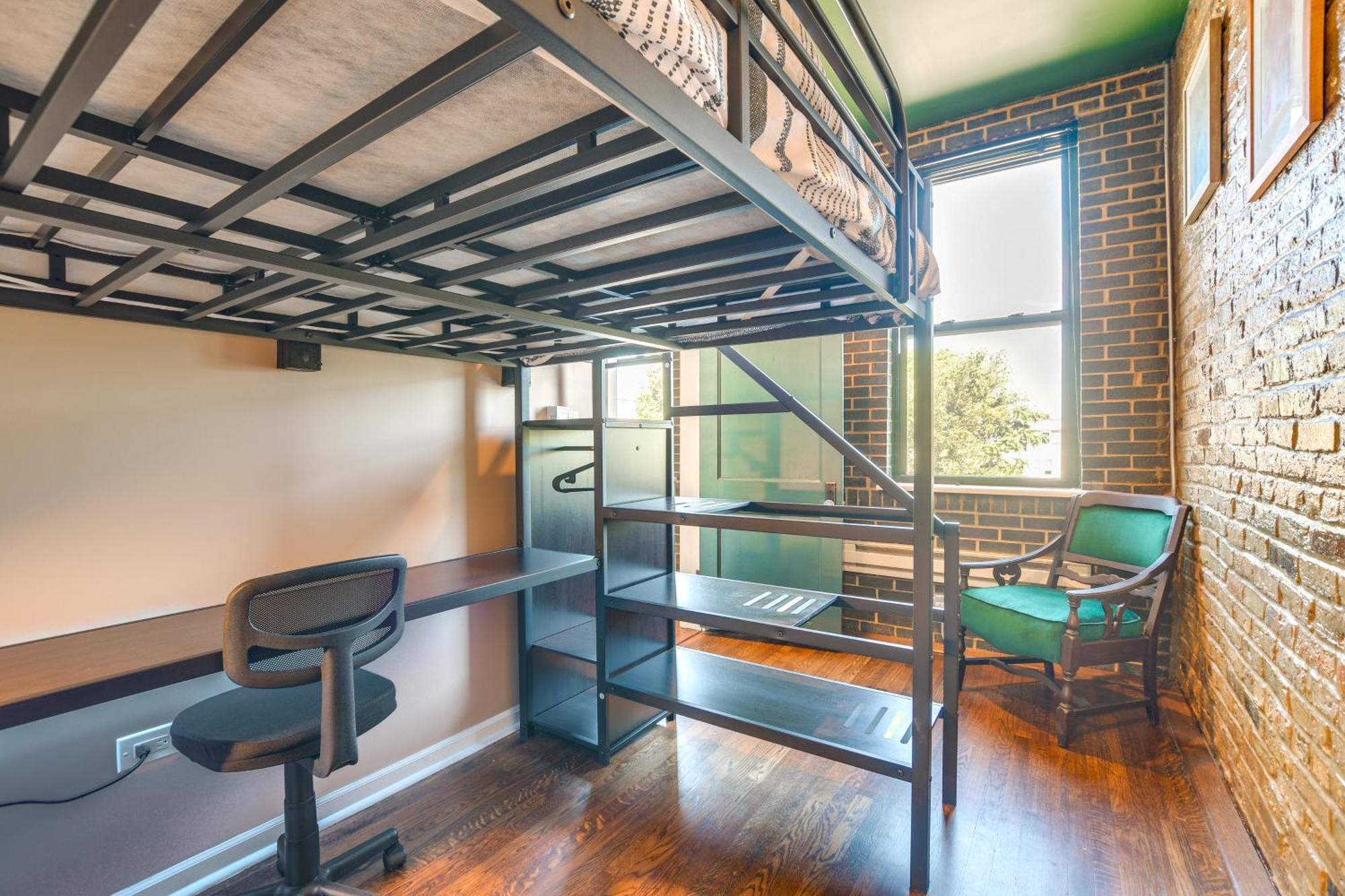 Apartment With Deck About 6 Mi To Downtown Chicago! *