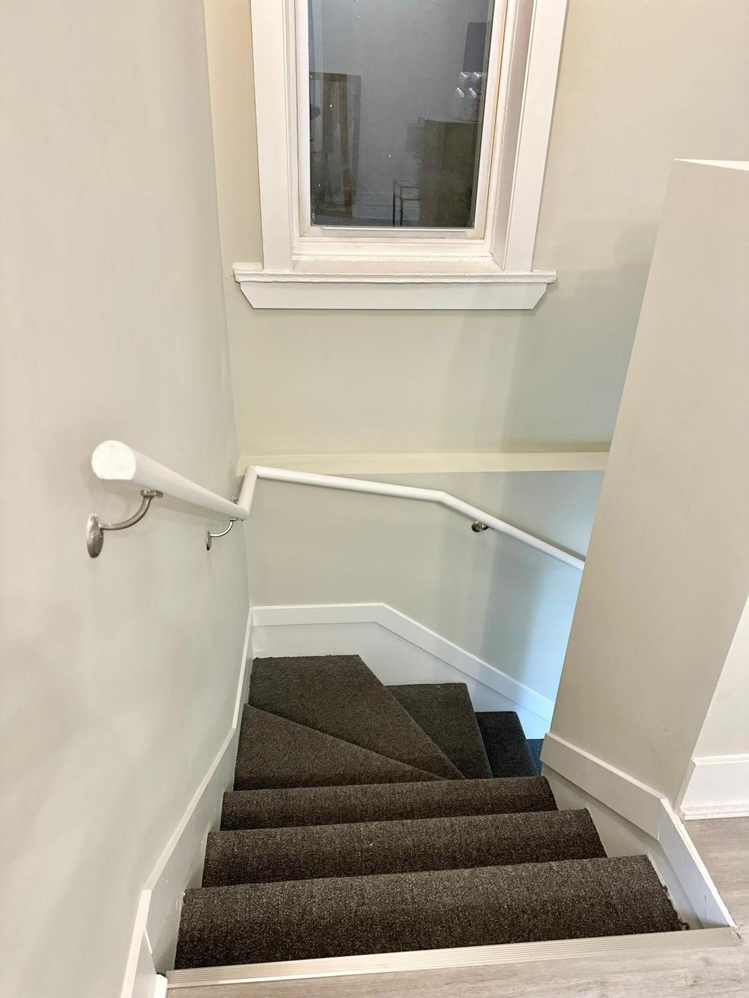 Apartment Smart - Spacious Contemporary Duplex Down