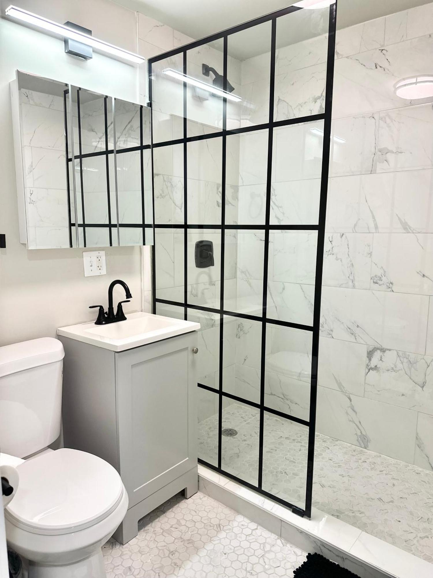 Apartment Smart - Spacious Contemporary Duplex Down *