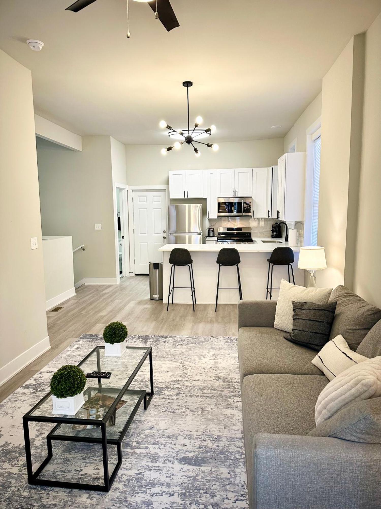 Smart - Pristine 3bd Oasis In #1r Apartment