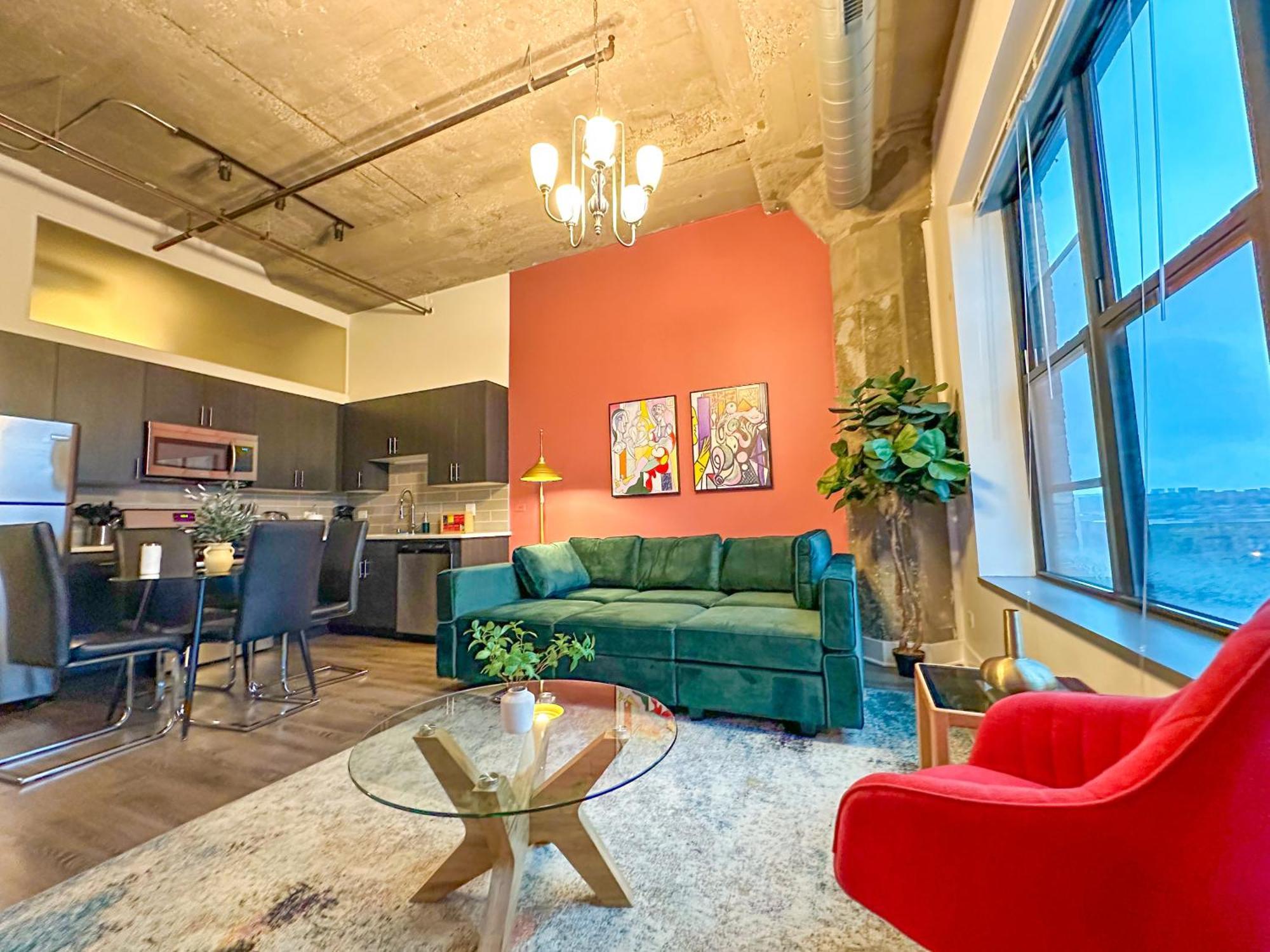 Apartment Mccormick 2br-2ba For Up To 8 Guests With Skyline View, Optional Parking & Gym Access *