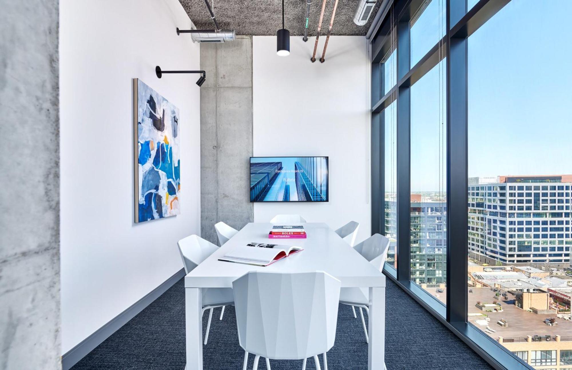 New Sleek 2br - Perfect Blend Of Comfort & Style In Apartment