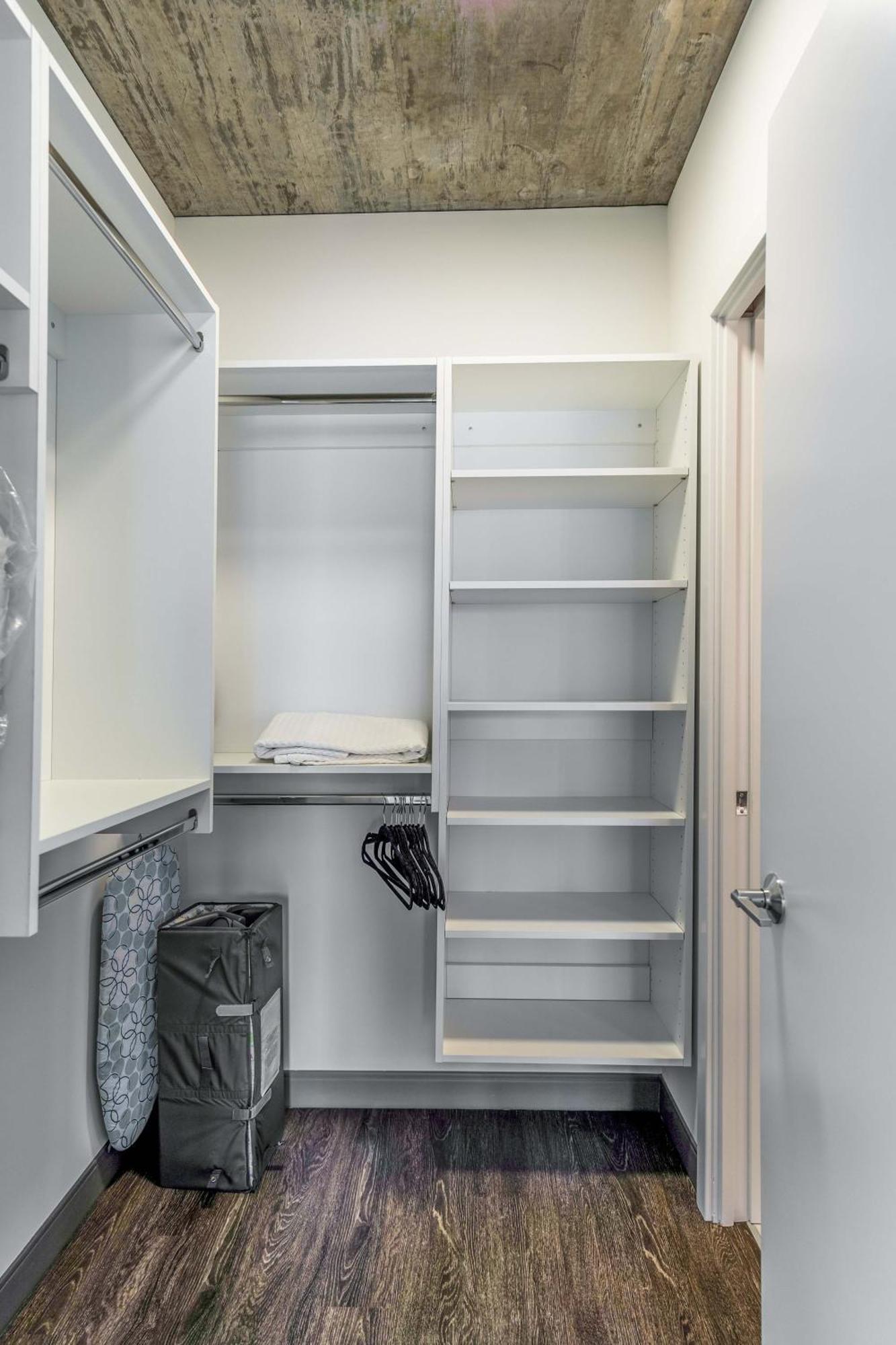 Apartment New Sleek 2br - Perfect Blend Of Comfort & Style In Chicago