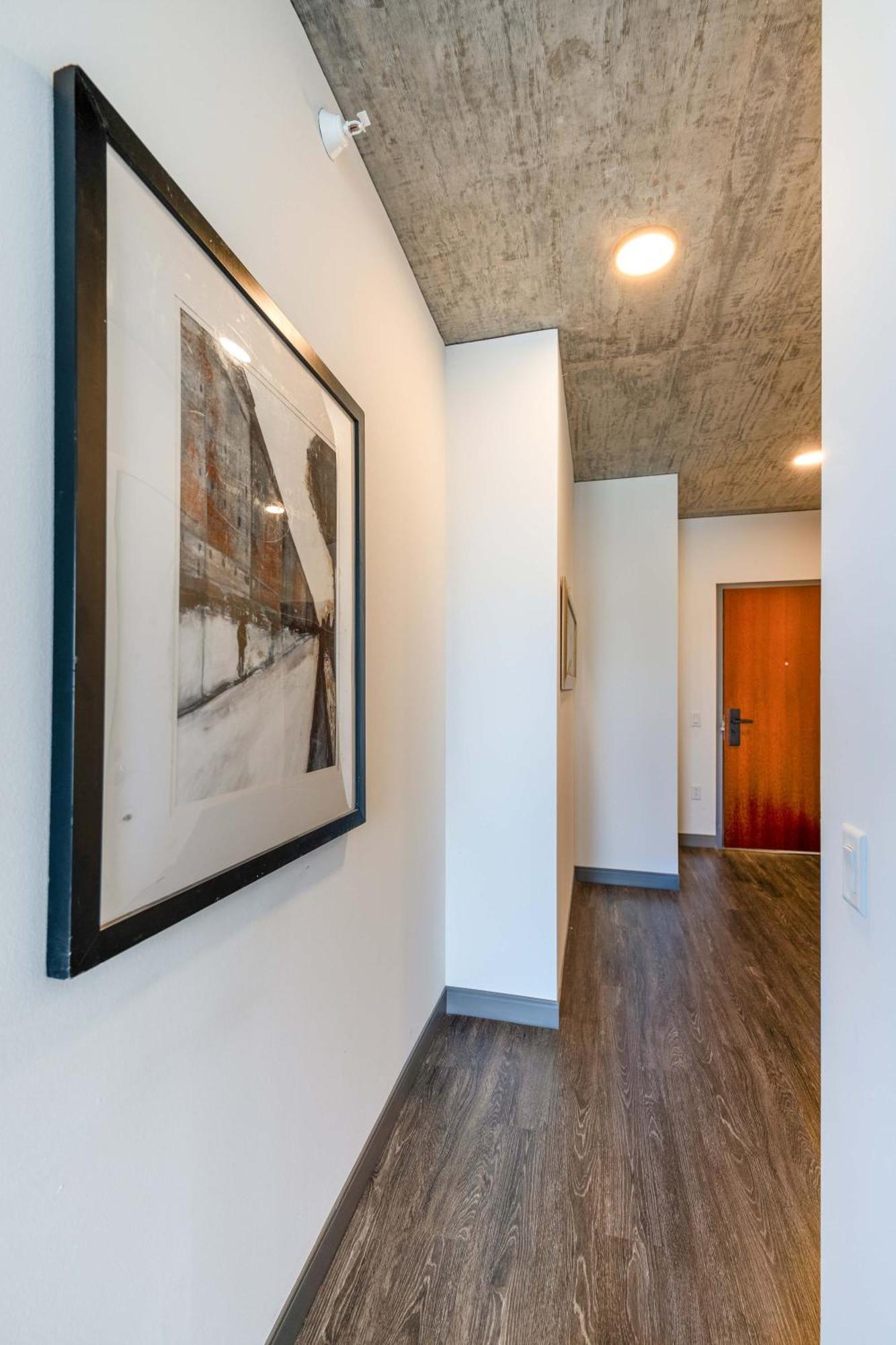 New Sleek 2br - Perfect Blend Of Comfort & Style In Apartment