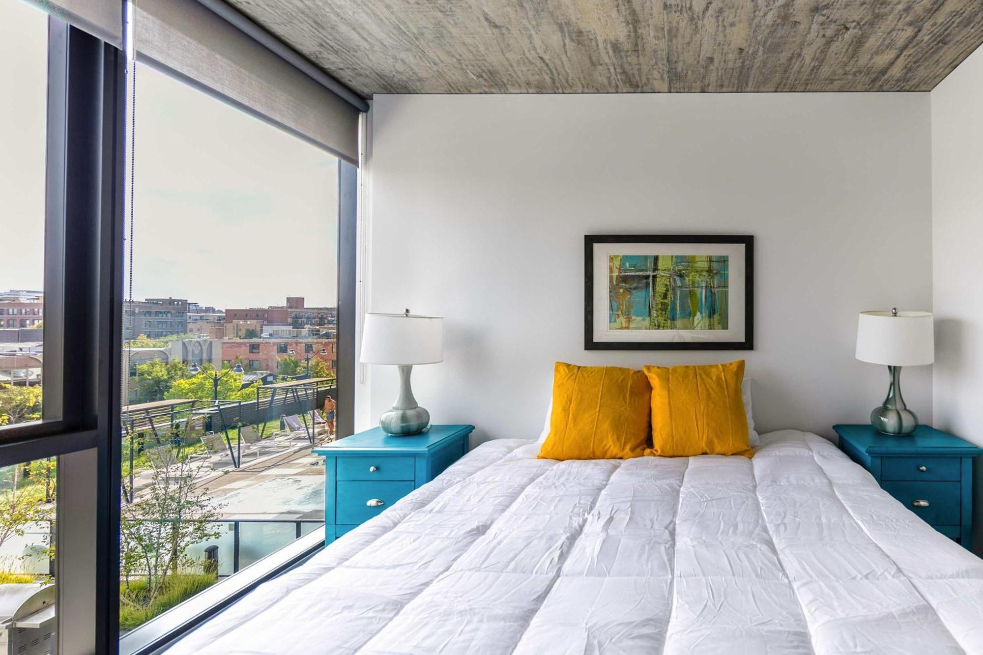 New Sleek 2br - Perfect Blend Of Comfort & Style In Apartment *