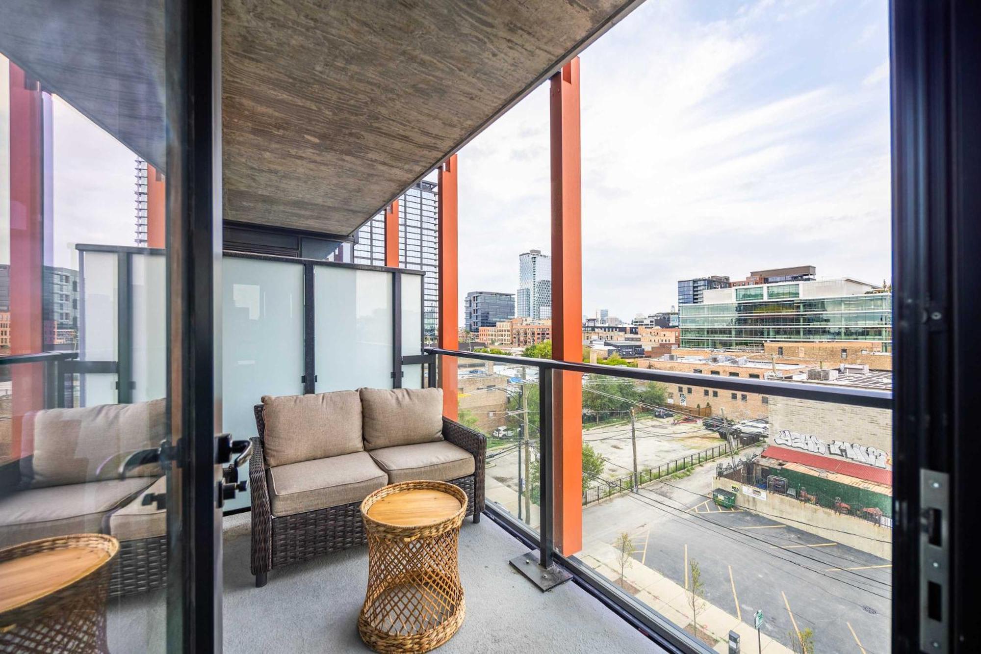 New Sleek 2br - Perfect Blend Of Comfort & Style In Chicago