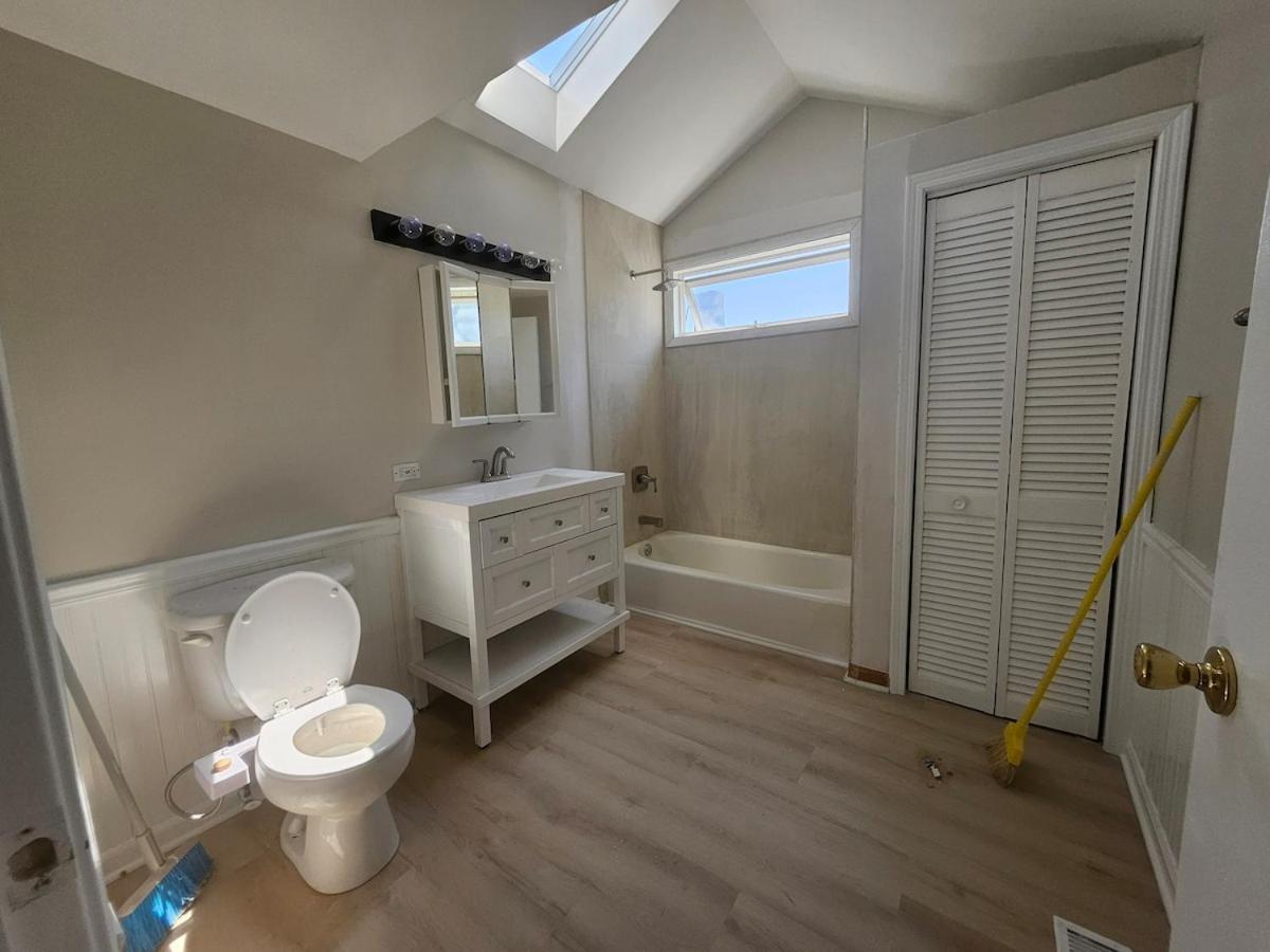 Chic Loft In The Southport Corridor * Chicago