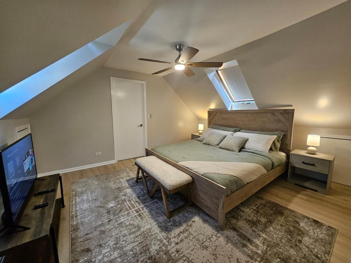 Chic Loft In The Southport Corridor Apartment