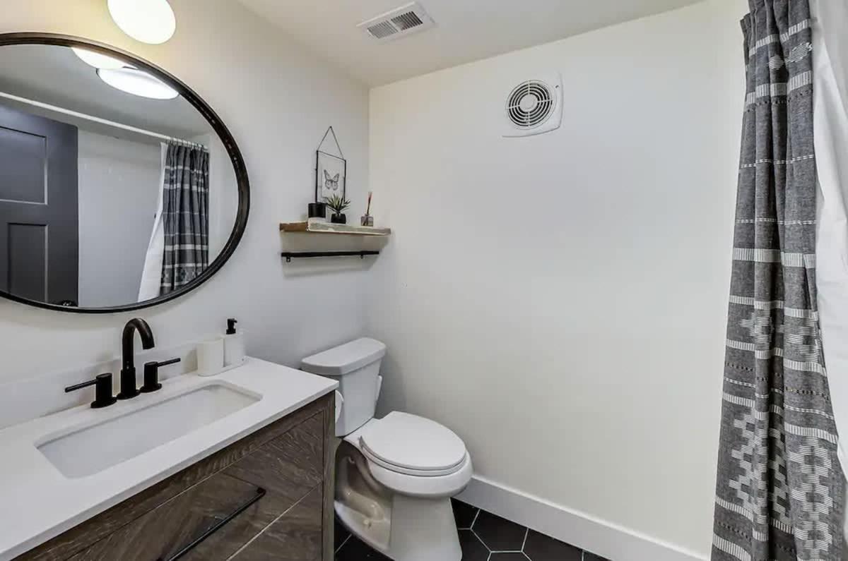 Apartment Charming Getaway With Patio *