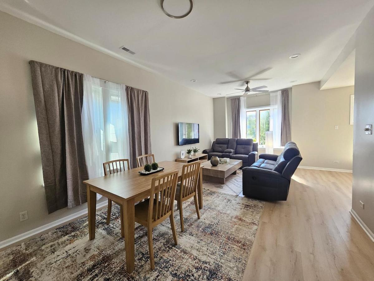 Chic Loft In The Southport Corridor *