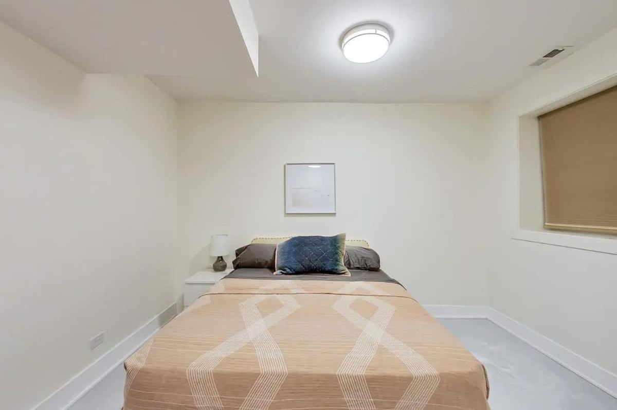 Charming Getaway With Patio * Chicago