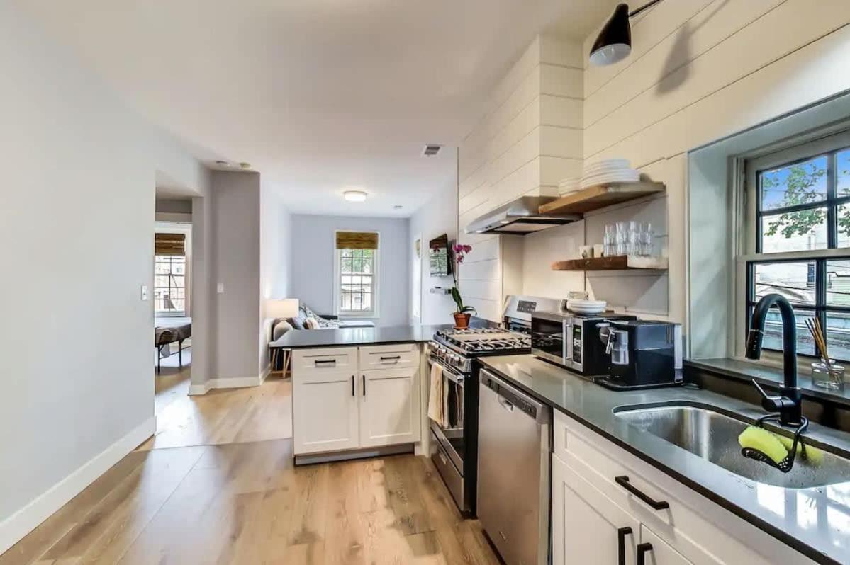Cozy Coach House With Private Deck Apartment Chicago