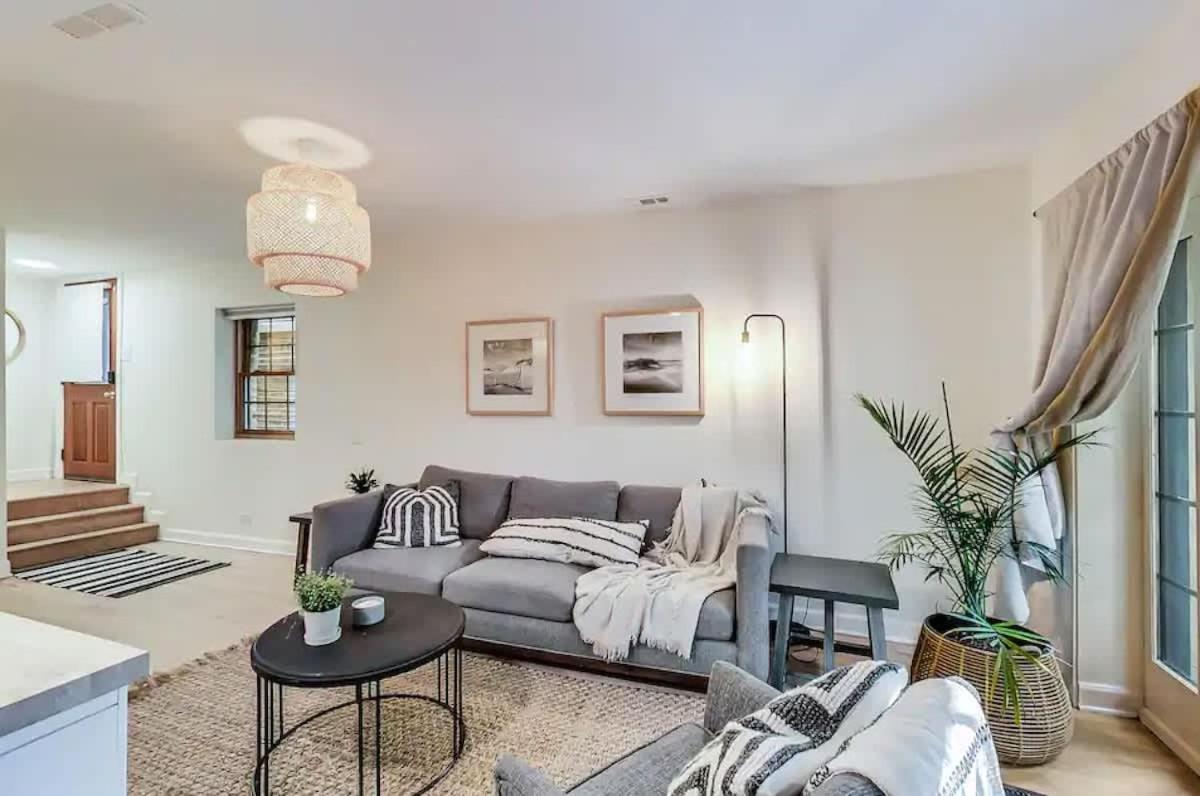 Apartment Charming Getaway With Patio