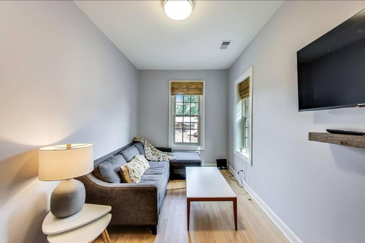 Apartment Cozy Coach House With Private Deck *