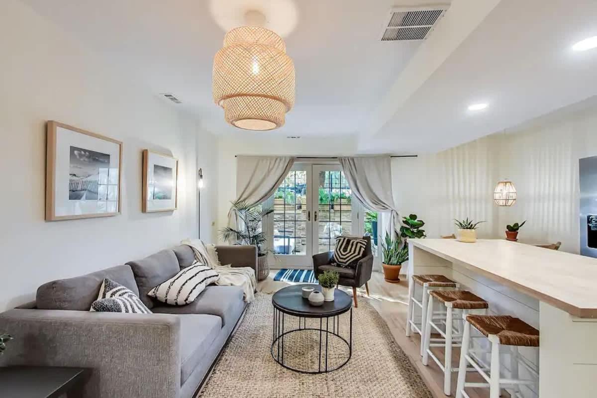 Charming Getaway With Patio * Chicago
