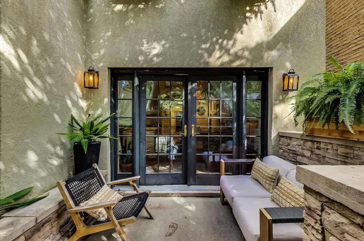 Charming Getaway With Patio Apartment Chicago
