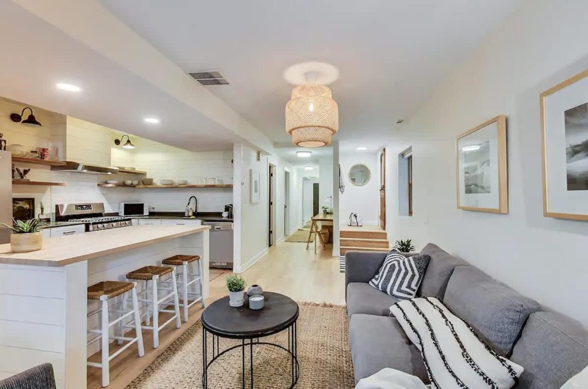 Charming Getaway With Patio Chicago