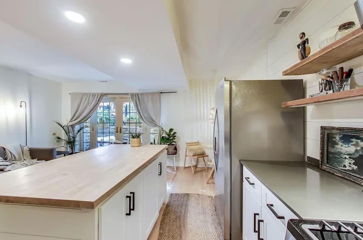 Apartment Charming Getaway With Patio *