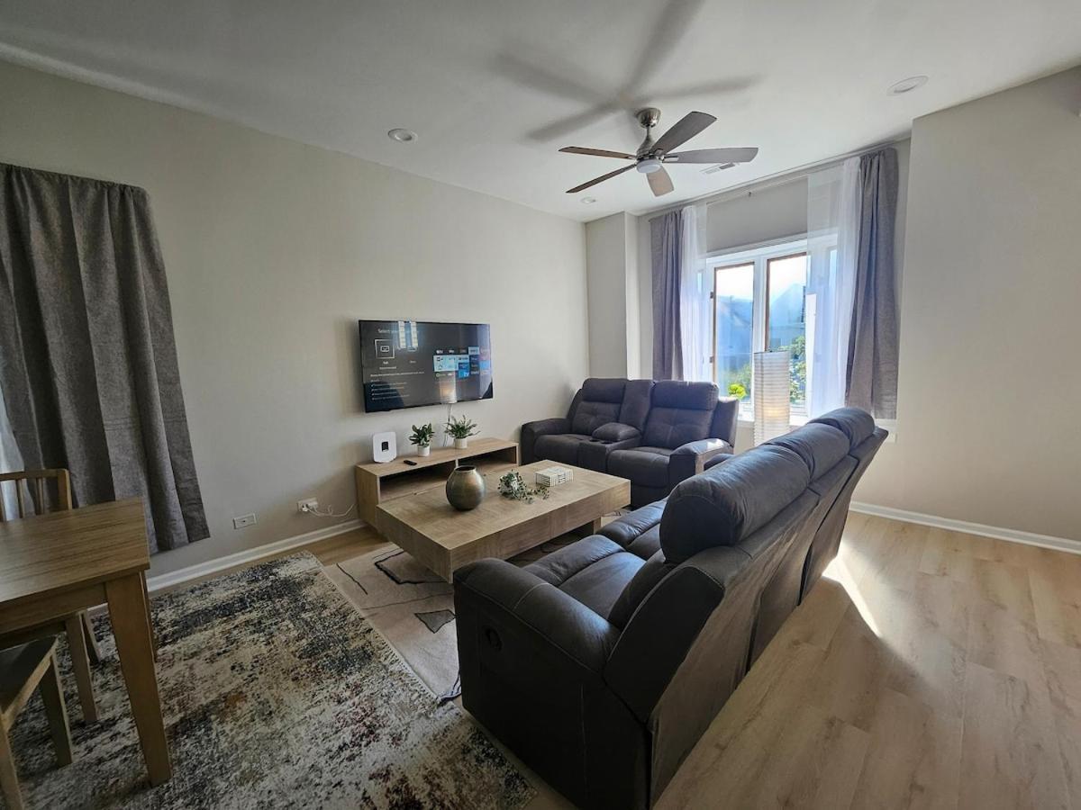 Chic Loft In The Southport Corridor *