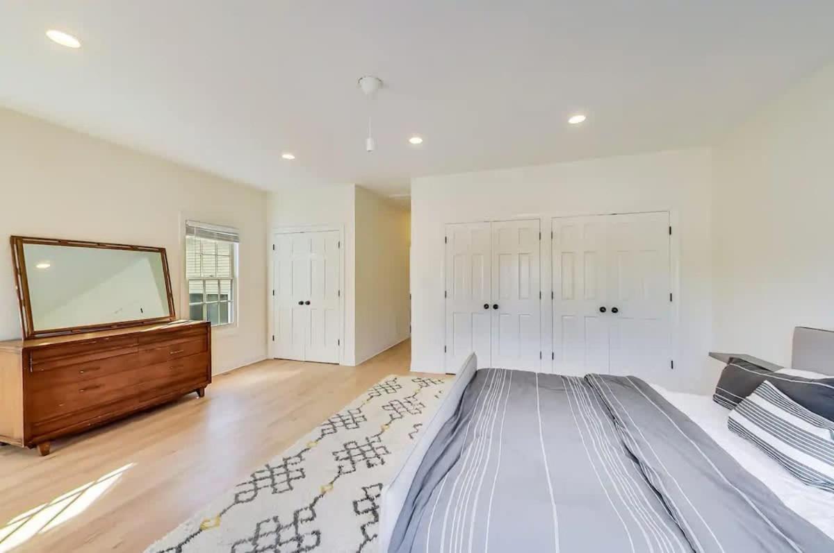 Spacious 4br With Outdoor Oasis *