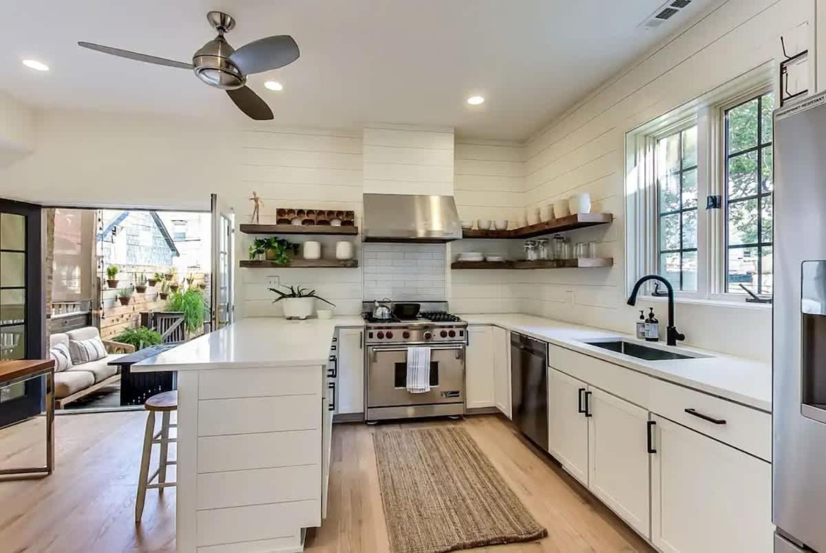 Spacious 4br With Outdoor Oasis Chicago