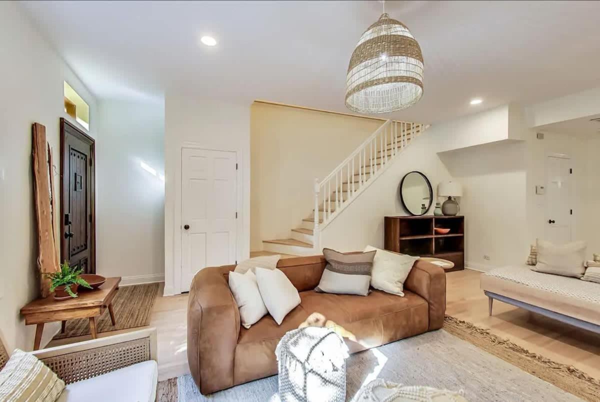 Spacious 4br With Outdoor Oasis Apartment