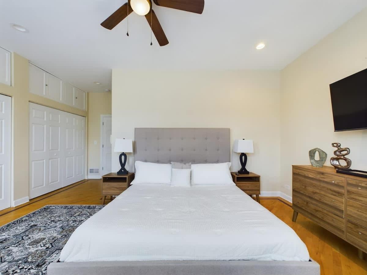 Luxe 4br With Hot Tub & Game * Chicago