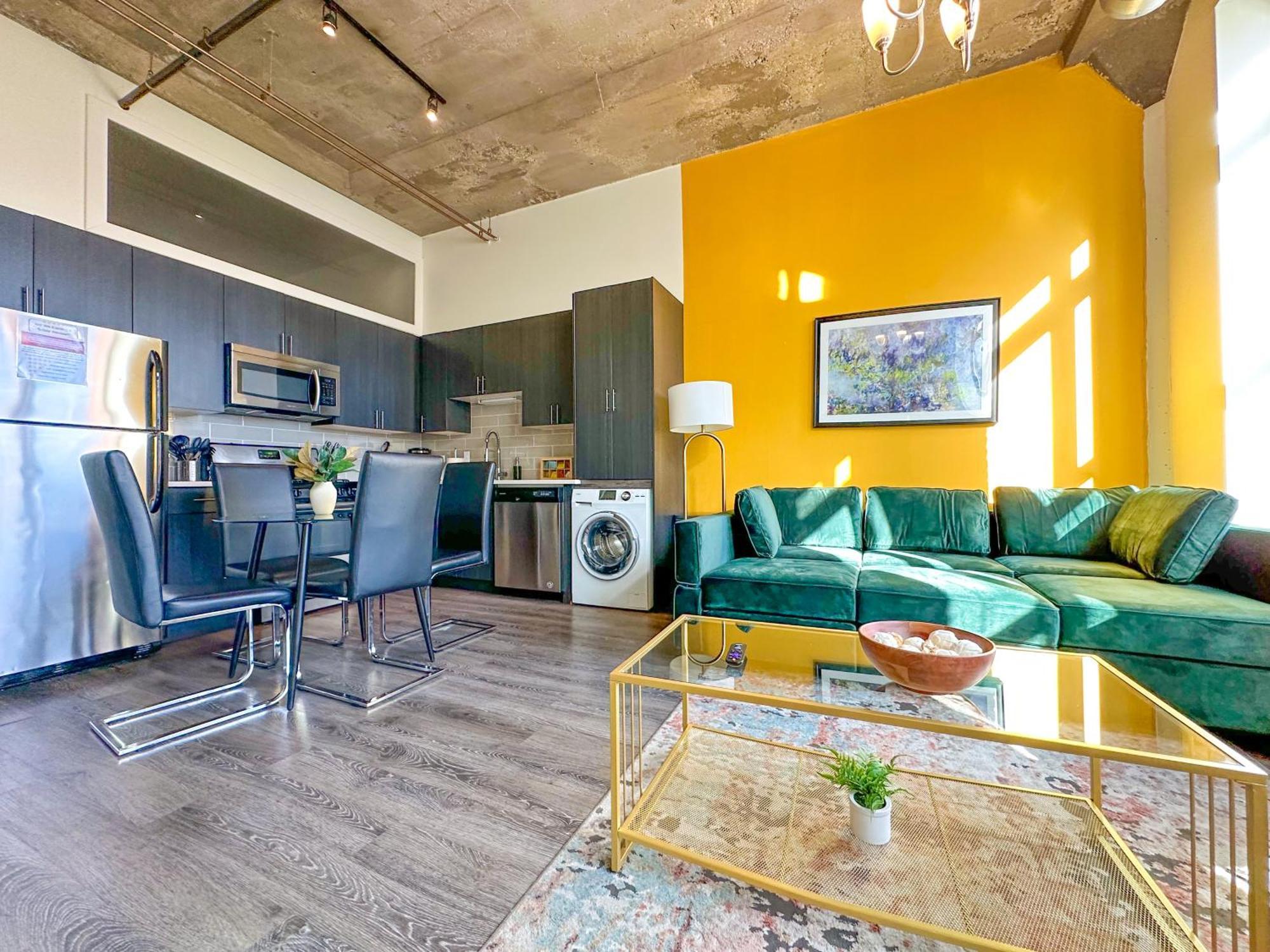 Apartment Mccormick Place With View 2br-2ba For 8 Guests - Optional Parking & Gym Access