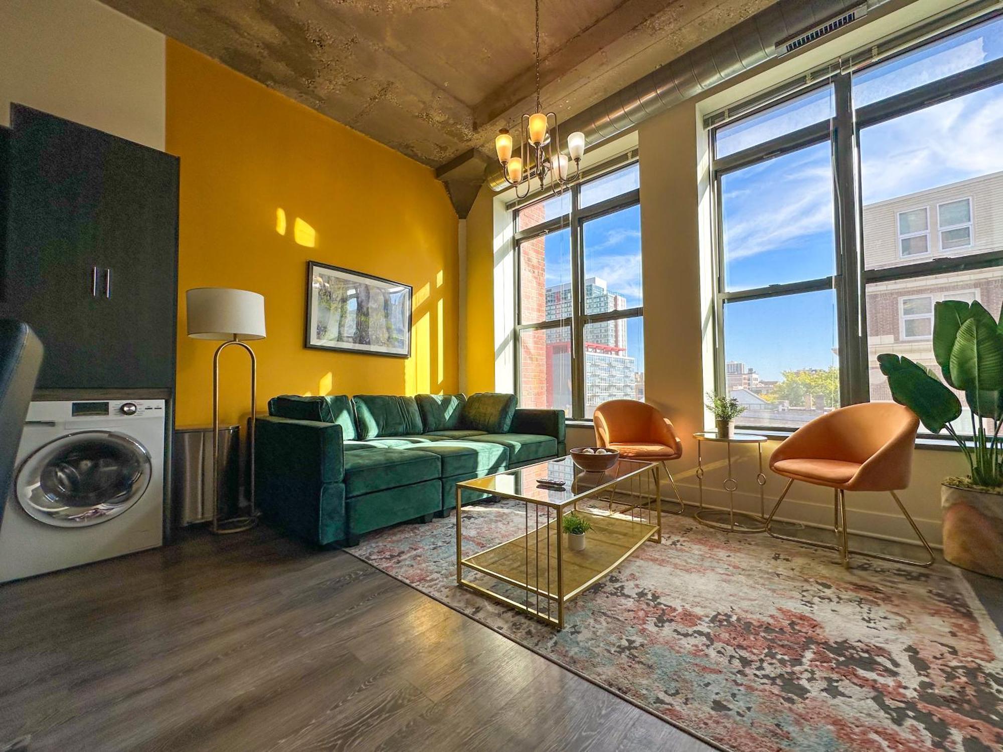 Apartment Mccormick Place With View 2br-2ba For 8 Guests - Optional Parking & Gym Access *