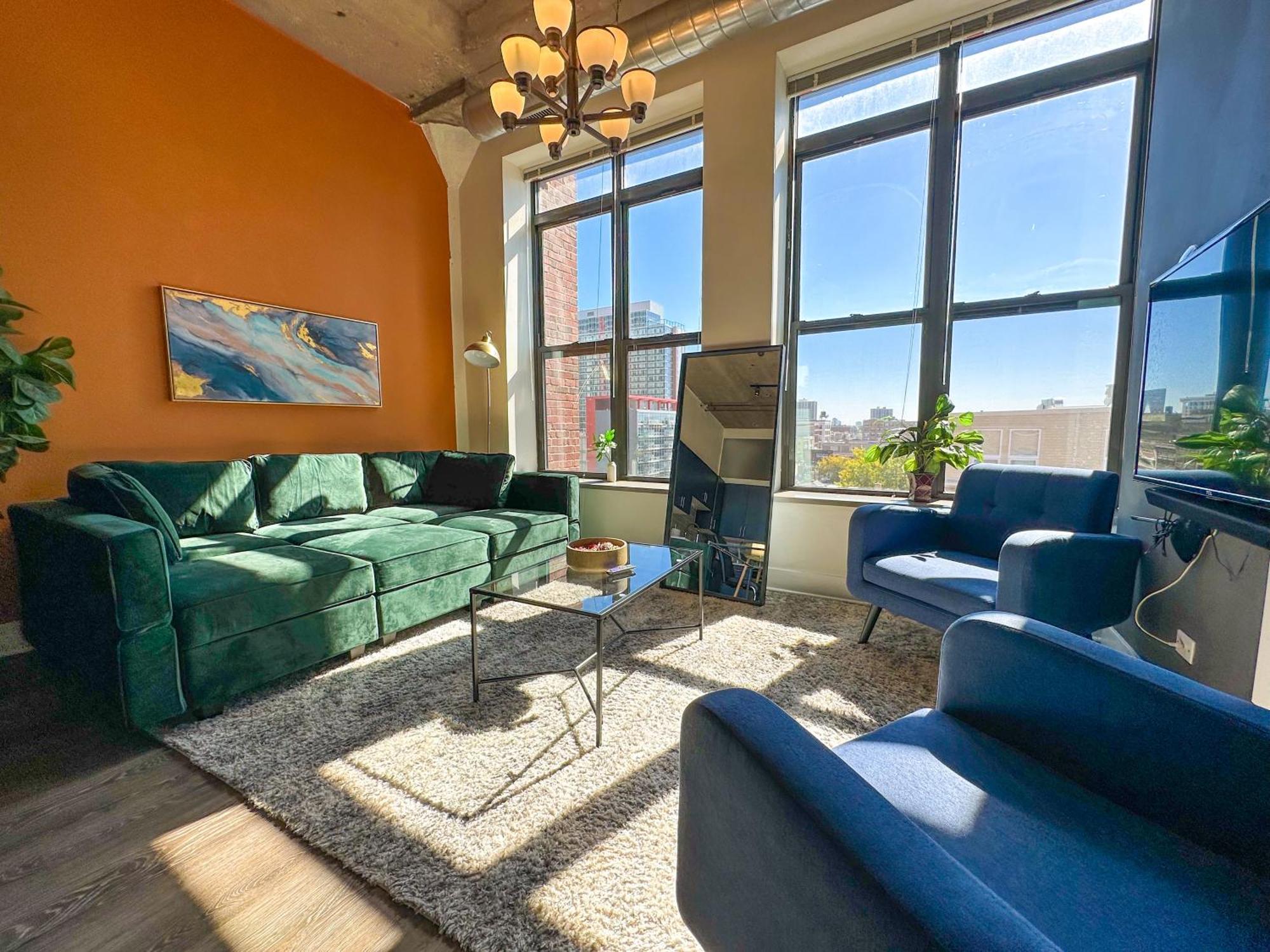Apartment Mccormick Place 2b-2b Family Unit With Optional Parking And Gym Access Sleeps Up To 8 *