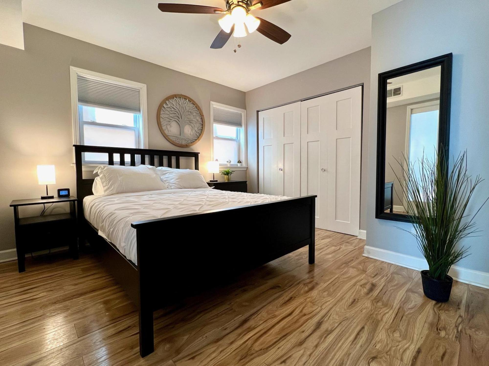 Bridgeport Place - Free Parking, Mccormick Place-sox Park