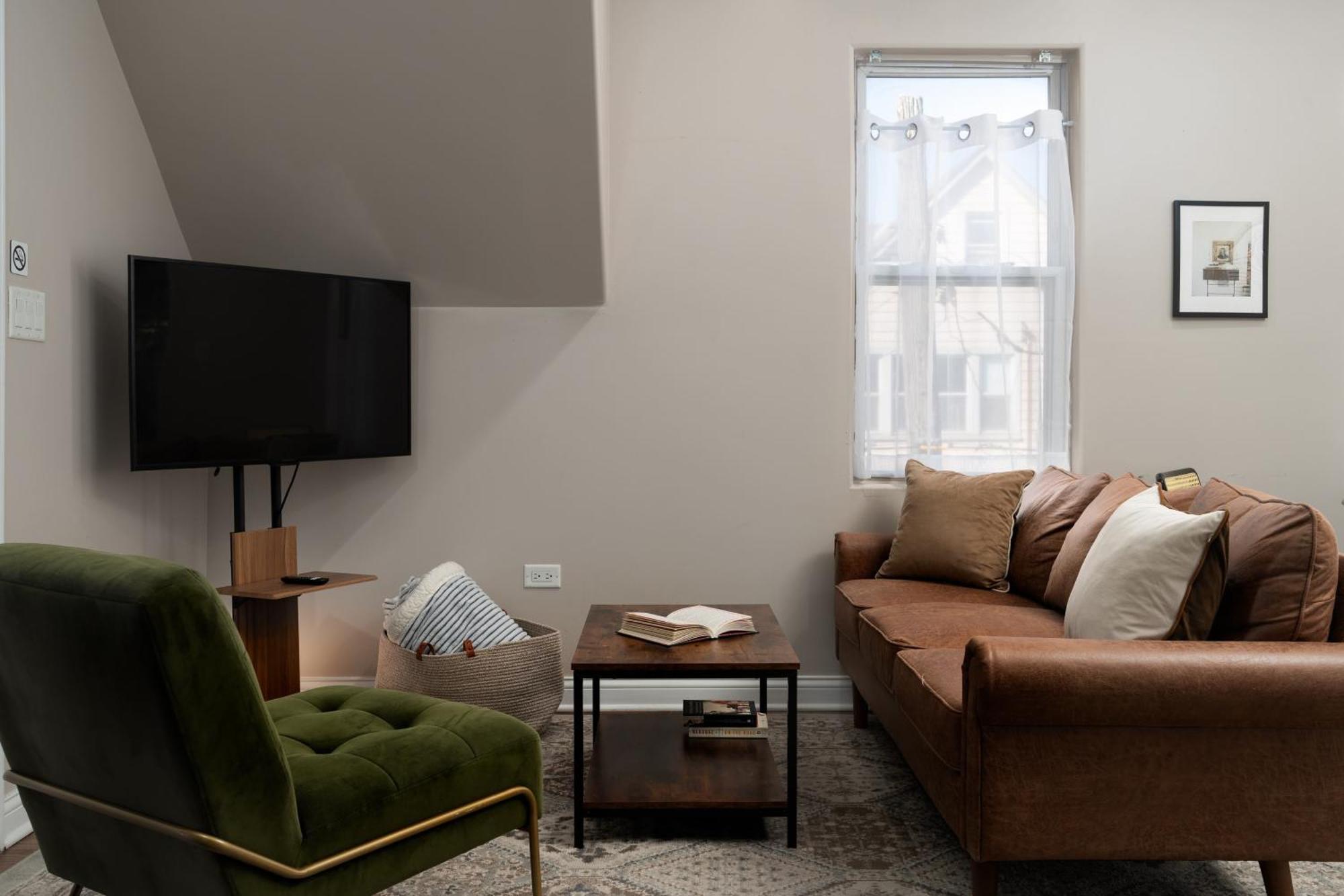 Flexhome Logan Square Penthouse S3 - Parking+patio Apartment *