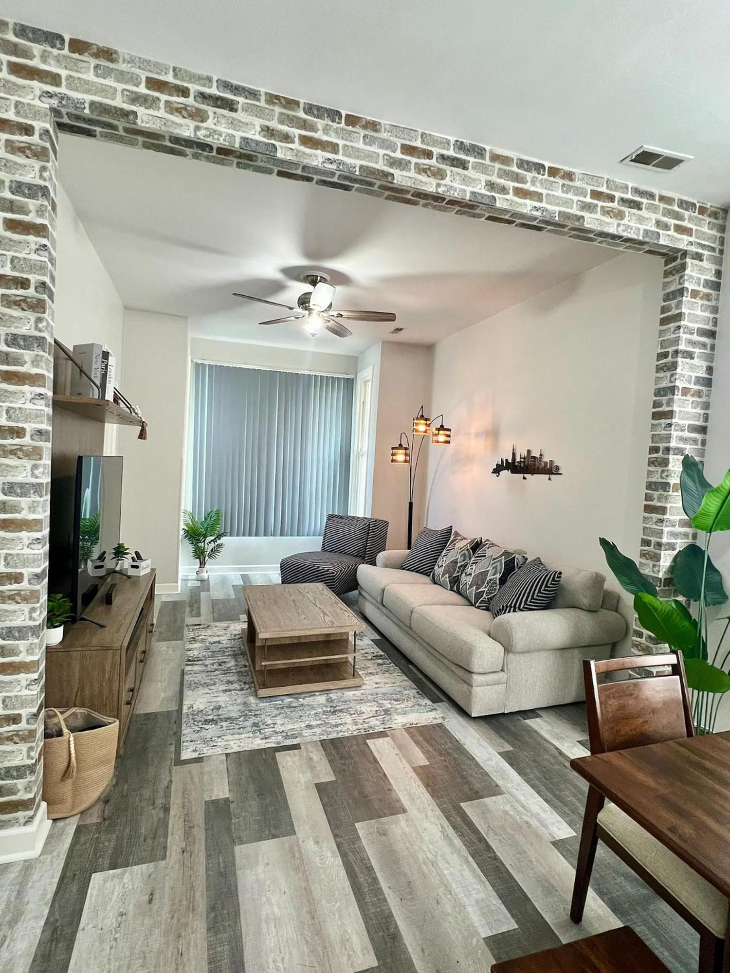 Apartment Cozy 3 Bedroom Near Downtown Parking