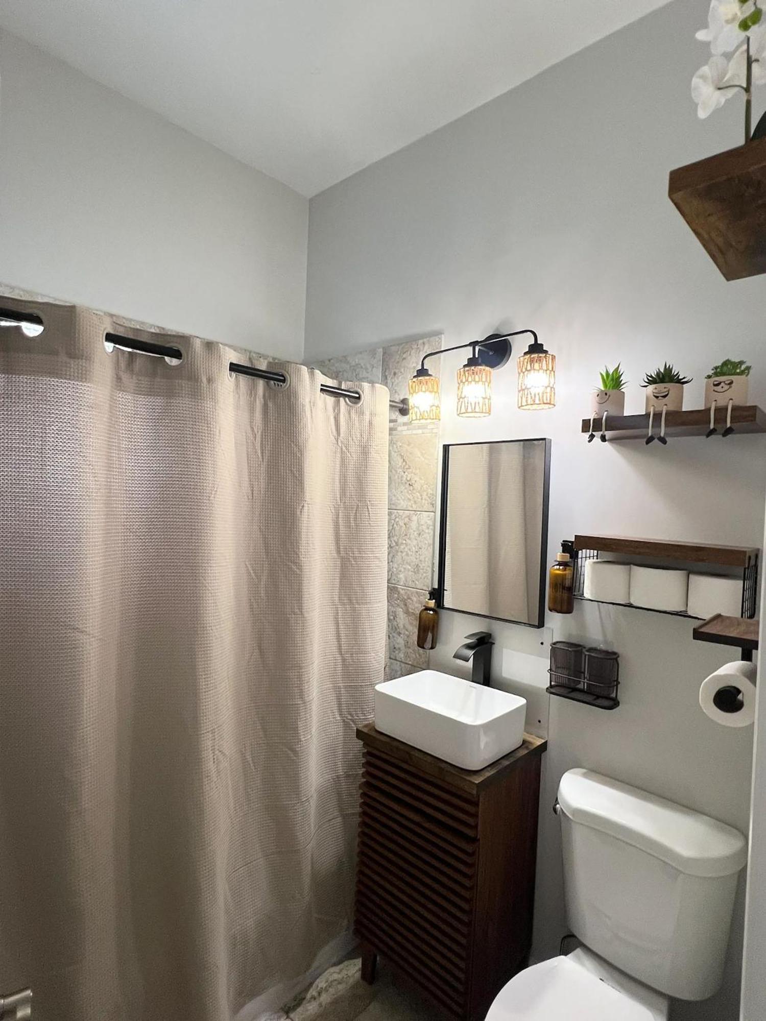 Cozy 3 Bedroom Near Downtown Parking * Chicago