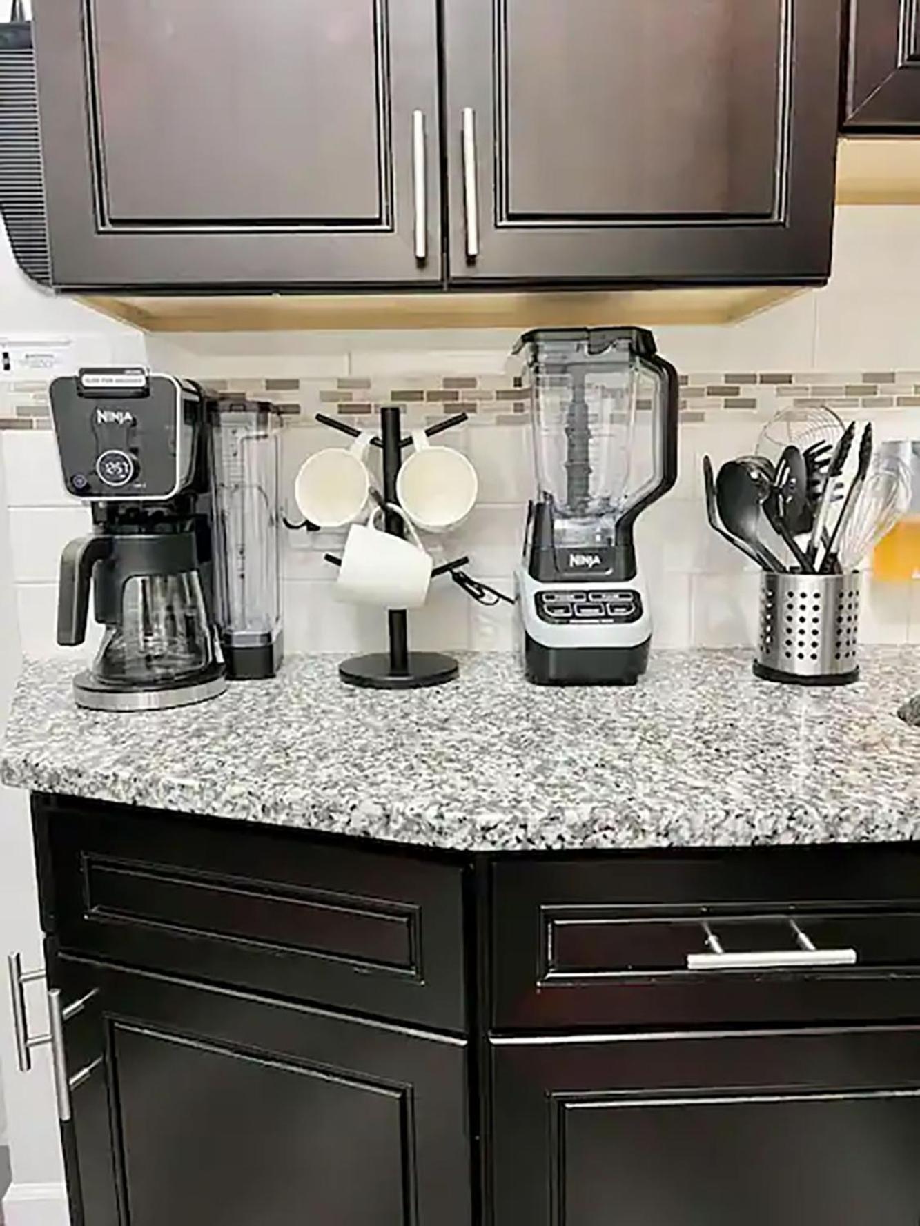 Cozy 3 Bedroom Near Downtown Parking Apartment Chicago