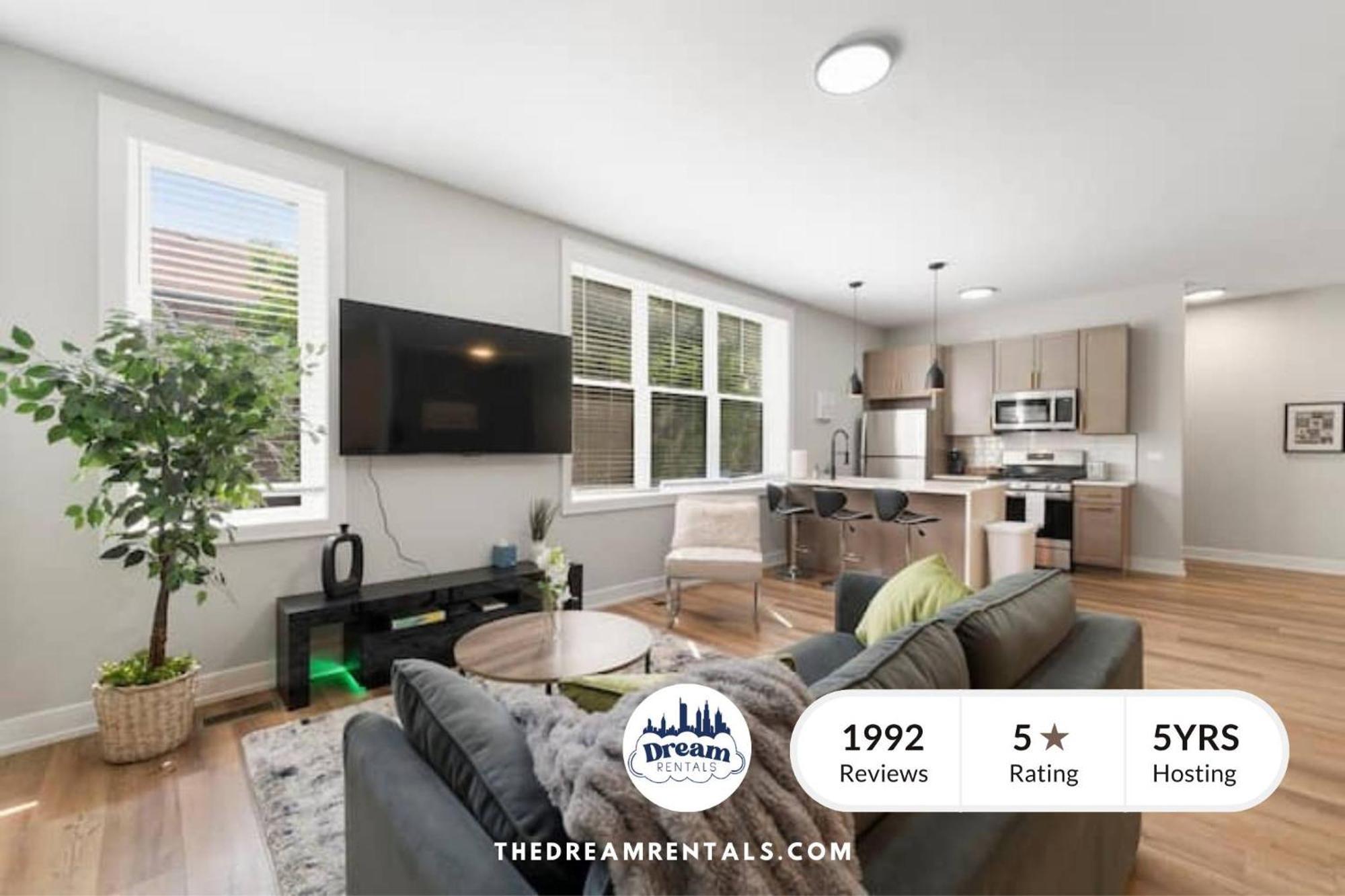 2 Bed & 3 Bath Apartment Chicago