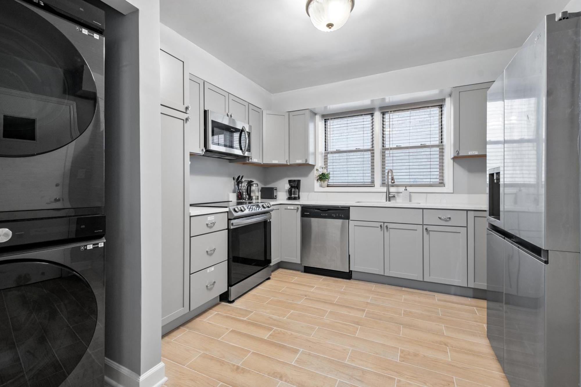 Apartment Chic & Spacious 3-bedroom Condo-just 10 Minutes From Downtown Chicago
