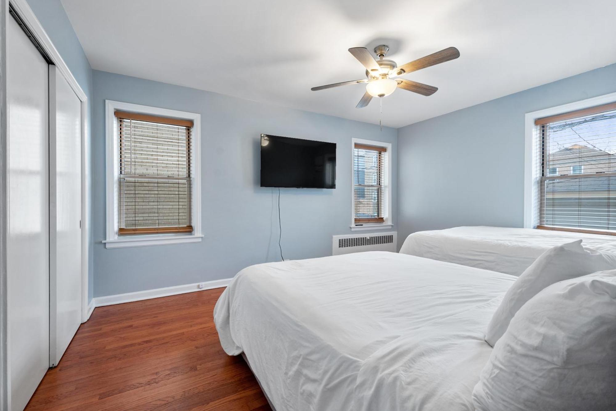 Apartment Chic & Spacious 3-bedroom Condo-just 10 Minutes From Downtown *